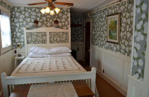 Bar Harbor Bed & Breakfast | Black Friar Inn and Pub