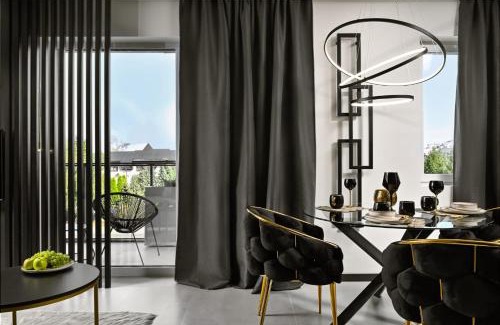 Plock Apartment | Black&Gold Apartament