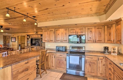 Hot Springs Resort | Black Hills 8-bedroom resort with VIEWS, Privacy, Tranquil, Wind Cave, Game room