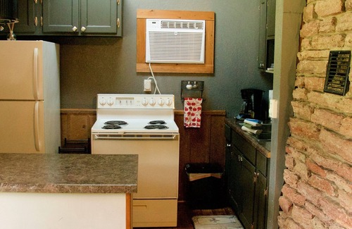 Rapid City House | BLACK HILLS BASE CAMP! 1940s-era cabin. Sleeps 4-5 people. Walk to Canyon Lake.