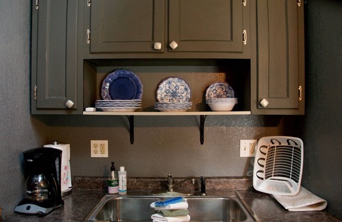 Rapid City House | BLACK HILLS BASE CAMP! 1940s-era cabin. Sleeps 4-5 people. Walk to Canyon Lake.