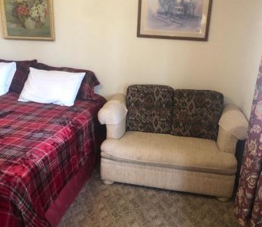 Hill City Hotel | Black Hills Cabins at Quail's Crossing