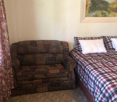 Hill City Hotel | Black Hills Cabins at Quail's Crossing