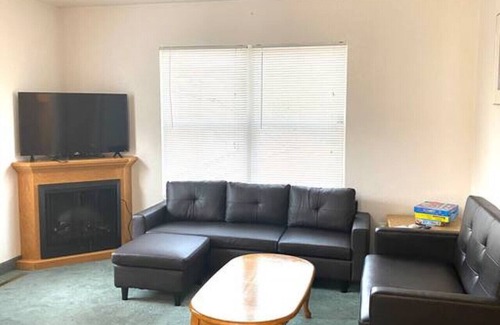 Keystone Apartment | Black Hills Haven | Cedar Glen – Unit 3 · A Vensérra Retreat near Mount Rushmore