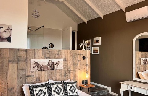 Magaliesberg Cabin | Black Horse Estate
