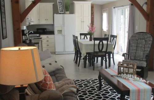 Parkesburg House | Black Horse - FarmGuest House A Travelers Rest and a Vacationers Haven