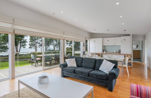 Kuaotunu House | Black House Lookout - Kuaotunu Holiday Home