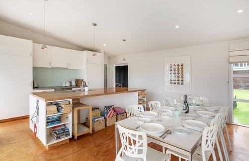 Kuaotunu House | Black House Lookout - Kuaotunu Holiday Home