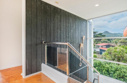 Kuaotunu House | Black House Lookout - Kuaotunu Holiday Home