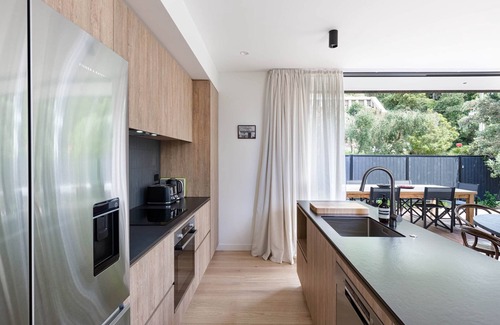 Onetangi House | Black House Onetangi Beach | You've Got It Maid