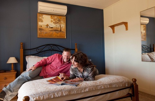 Orroroo Hotel | Black Jack Get-A-Way Magpies Nest