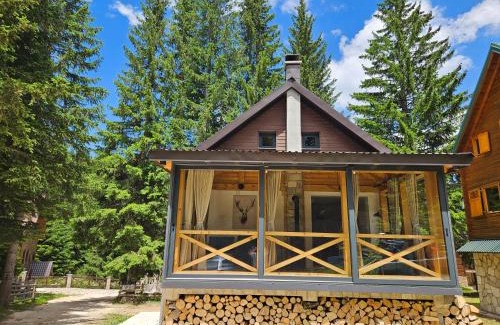 Pitomine House | Black Lake Chalet