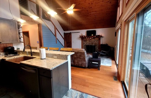Old Fort House | Black Mountain & Asheville Relaxation! Waterfalls, Lakes, Hiking, Biking Trail!n