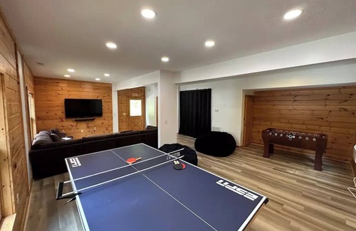 Black Mountain Cabin | Black Mountain Retreats - Two Cabins & Game Roomn