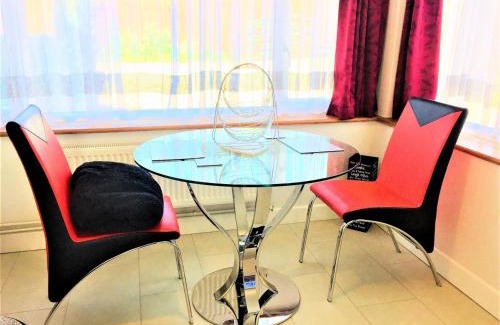 Lake House | Black Pan Holiday Cottage