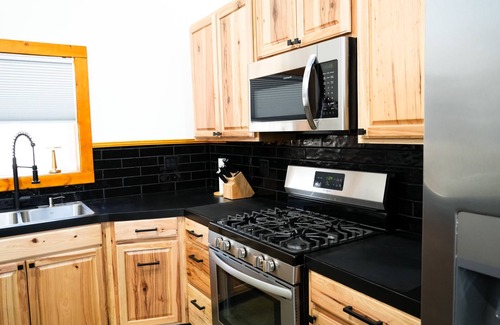 Bismarck Cabin | Black Pearl Lodge @ DeGray. Small event venue or fun family getaway!