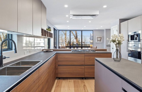 Mill Creek House | Black Pearl - New home with amazing lake views
