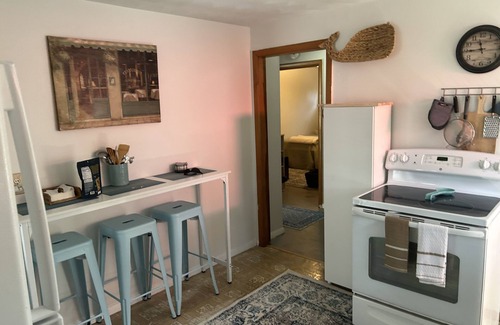 Niantic Cottage | Black Point Beach Cottage, Walk to Beach, Relaxing, Family Friendly, Safe!