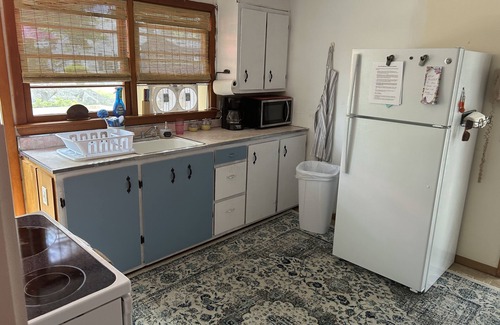 Niantic Cottage | Black Point Beach Cottage, Walk to Beach, Relaxing, Family Friendly, Safe!