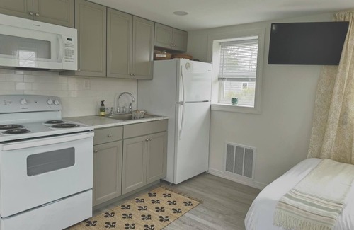 Niantic Apartment | Black Point Bungalow Near Downtown Niantic