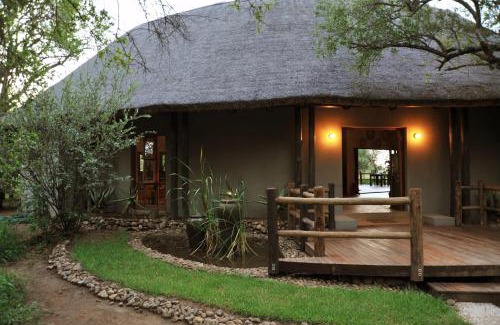 Matlhagame Cabin | Black Rhino Game Lodge