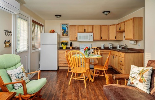 Milford Cottage | Black River Cottages. Private, waterfront and air-conditioned cottages