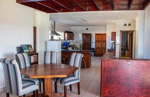 Port Edward Cabin | Black Rock Lodge