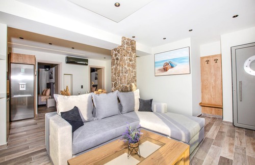 Agios Gordios House | Black Rocks Family, Luxury Seafront Beach Maisonette