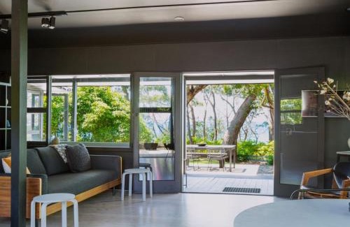 Hyams Beach House | Black Shack on Hyams Beach