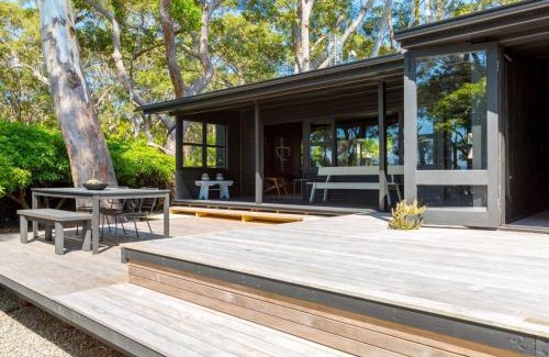 Hyams Beach House | Black Shack on Hyams Beach