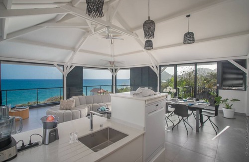 Le Diamant Villa | Black Stone