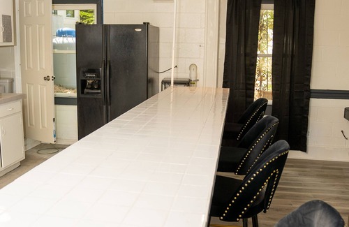 Cornelius House | Black Swan Lake House - Event Friendly