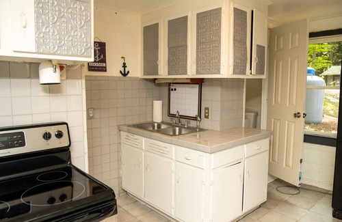 Cornelius House | Black Swan Lake House - Event Friendly