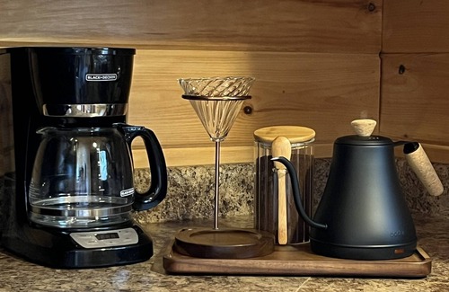 Stanley Cabin | Black Walnut Cottage: A Romantic Couple's Cabin!