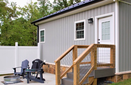 Stanley Cabin | Black Walnut Cottage: BRAND NEW Couple's Cabin!
