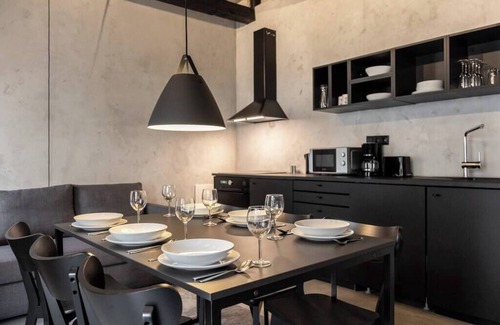 Weissensee Apartment | Black White 44sqm 2room maisonette apt near center