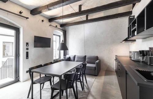 Weissensee Apartment | Black White 44sqm 2room maisonette apt near center
