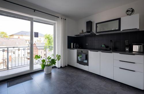 Kappel Apartment | Black & White Apartment - Balkon, Netflix, Nespresso, Zentral, Messe