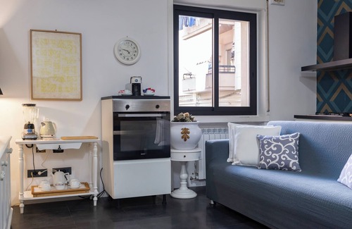 Tiche Apartment | Black & White - Apartment Wifin