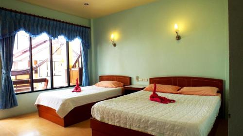 Haad Rin Resort | Black & White Bungalows