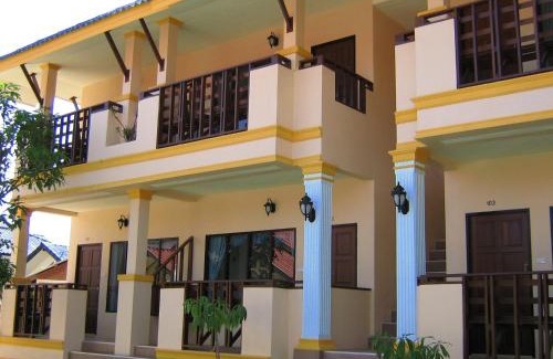 Haad Rin Resort | Black & White Bungalows