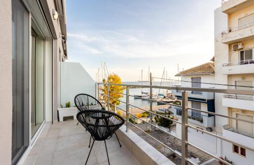 Kalamata Marina Apartment | Black & White Marina Studio, Kalamata Getaway (B1)