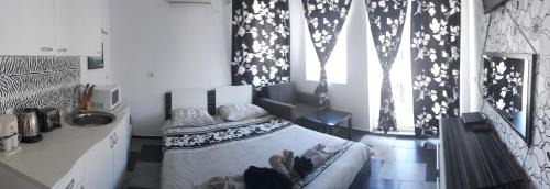 Primorsko Apartment | Black&White Studio