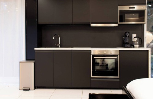 Gif-sur-Yvette Apartment | Black & White Suite | Sauna & Jacuzzi