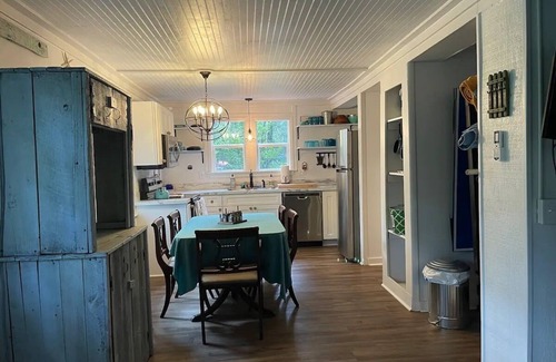 Townsend Cottage | Blackbeard Creek Cottage: Secluded & Waterfront