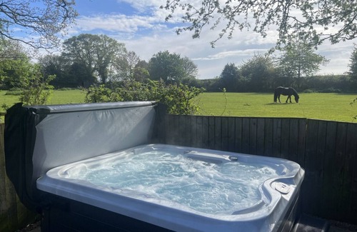 Roughton House | Blackberry Cottage - Two Bedroom House, Sleeps 4