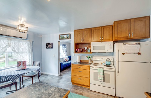 Grayland Cottage | 'Blackberry Cottage' w/Yard Near Westport & Beach