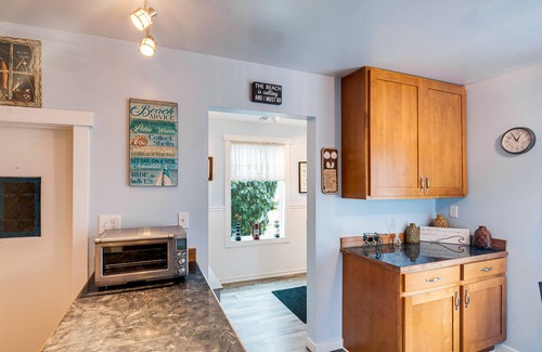 Grayland Cottage | 'Blackberry Cottage' w/Yard Near Westport & Beach