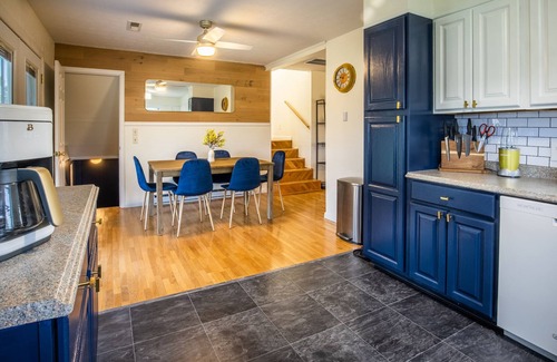 Summerlee House | Blackberry Grove 2.0acre+BBQ+FirePit+CornHole+Pets+NewRiverGorge National Park
