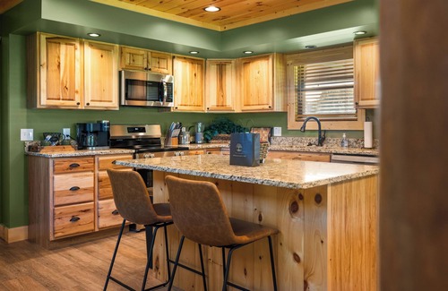 Maggie Valley Cabin | Blackberry Lodge ~ Fall Color ~ New Cabin by Willow Tree Cabins